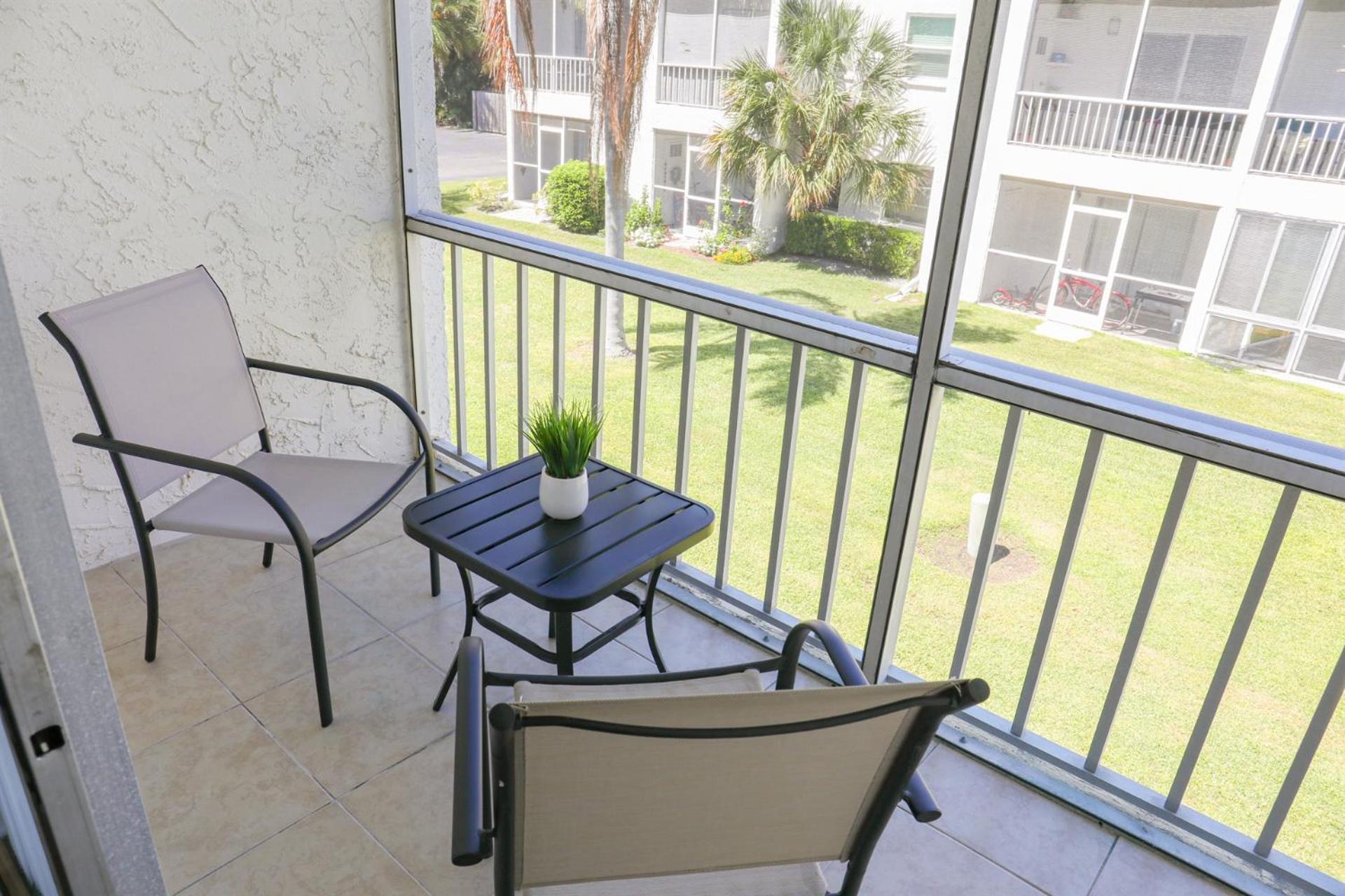 Tradewinds Retreat - Pool, 15 min to Clearwater Beach Apartment Exterior photo