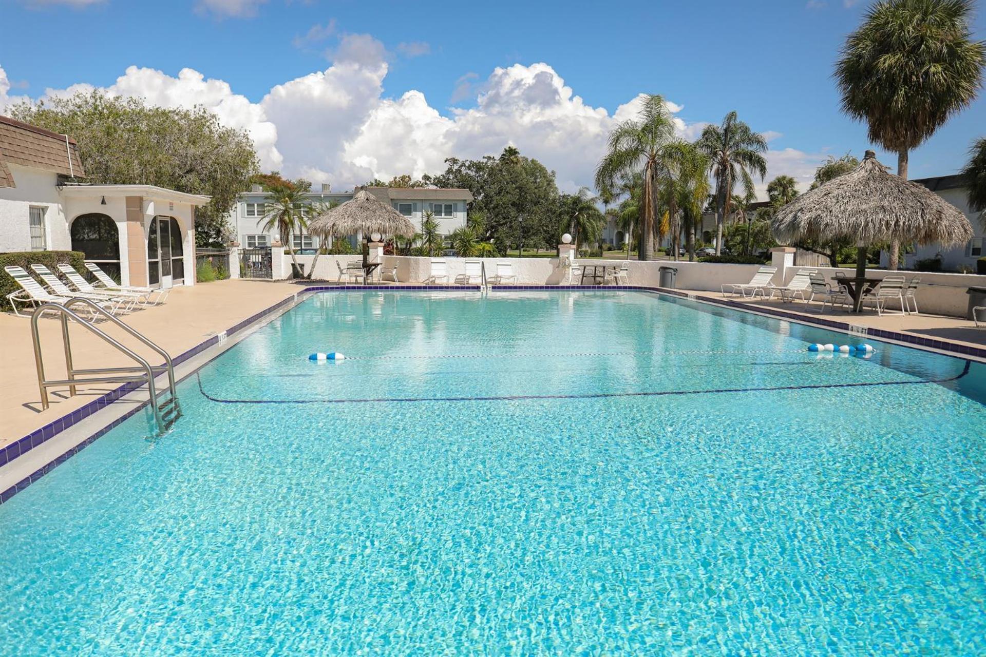 Tradewinds Retreat - Pool, 15 min to Clearwater Beach Apartment Exterior photo